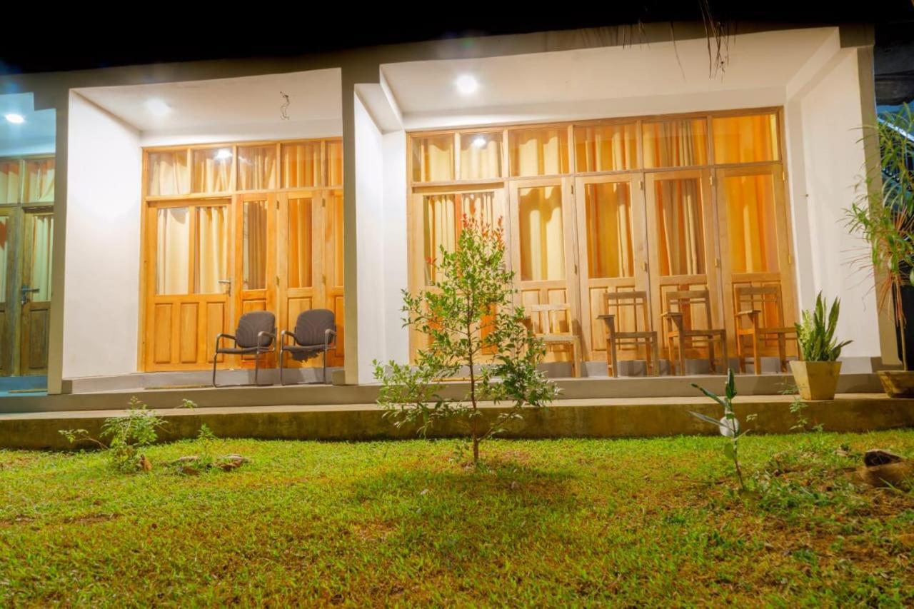 Talalla Ocean Beach Bungalow Matara Exterior photo
